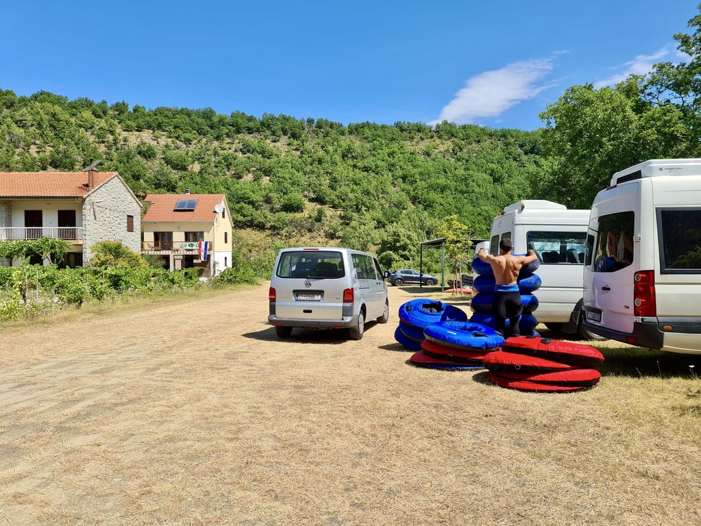 Rivertubing Kroatië Actief Hostel 4